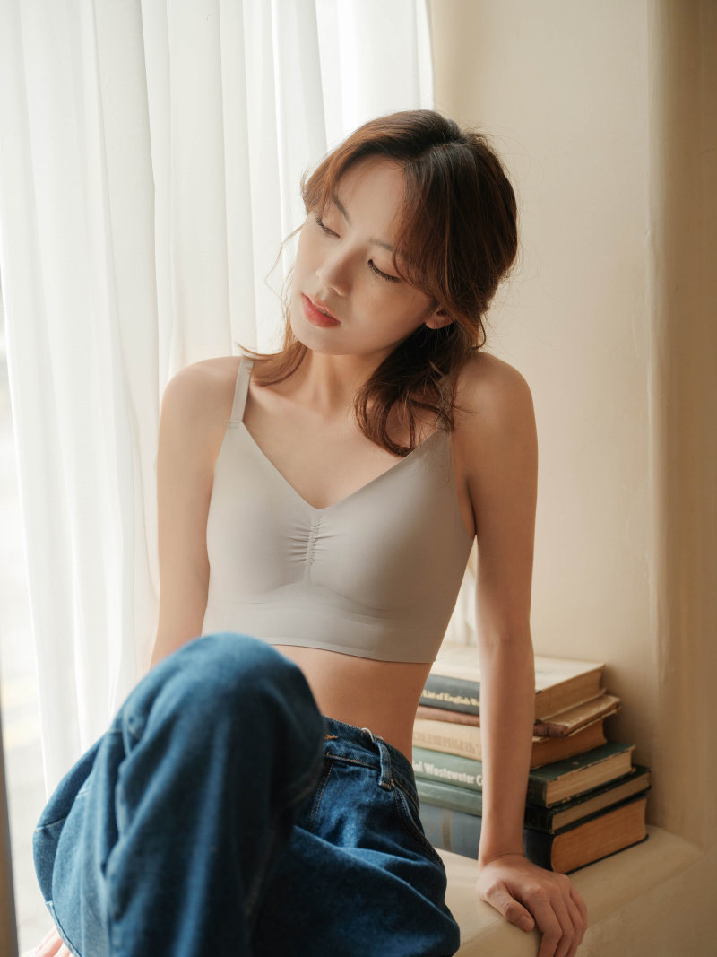 Soft Bralette – Effortless Chic Meets Cozy Minimalism​ SYN-01